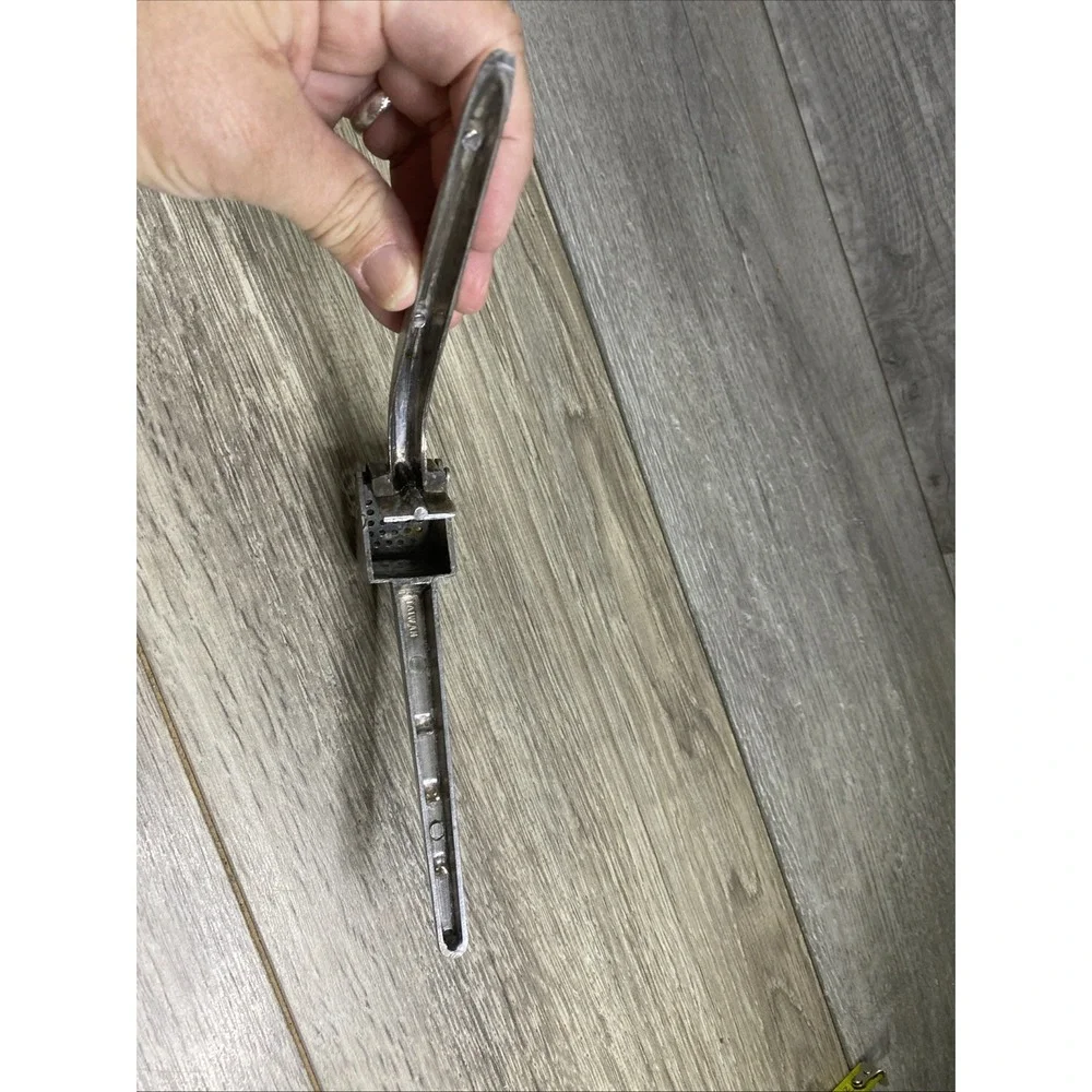 Vintage 1970s Aluminum Garlic Press Crusher 6